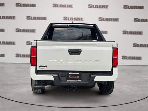 Used 2024 Toyota Tacoma TRD Sport w/ TRD Sport Upgrade Package image 4