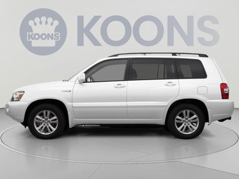 Used 2023 Toyota Highlander Bronze Edition AWD/4WD image 2