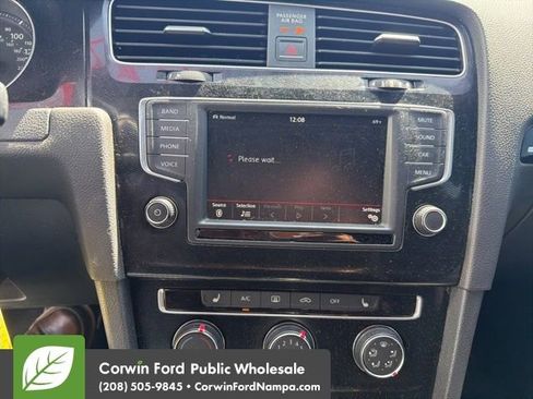 Used 2017 Volkswagen Golf 4-Door FWD image 11