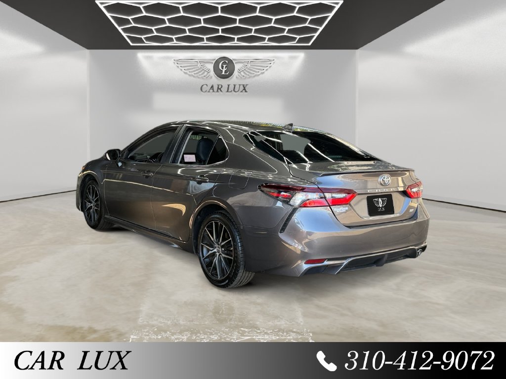 Used 2021 Toyota Camry SE FWD image 3