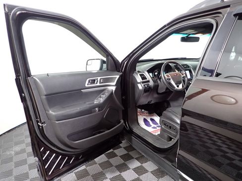 Used 2013 Ford Explorer XLT AWD/4WD image 19
