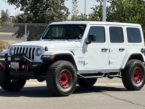 Used 2018 Jeep Wrangler Unlimited Sahara AWD/4WD image 10
