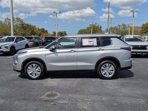 New 2026 Mitsubishi Outlander ES FWD image 9