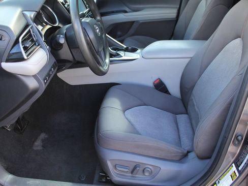 Used 2019 Toyota Camry LE FWD image 8