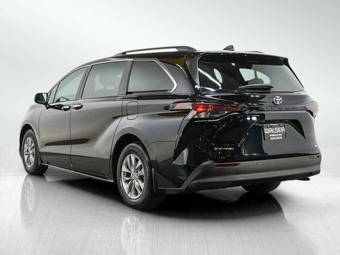 Used 2025 Toyota Sienna XLE w/ XLE Plus Package AWD/4WD image 3
