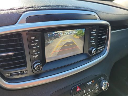 Used 2020 Kia Sorento LX image 20