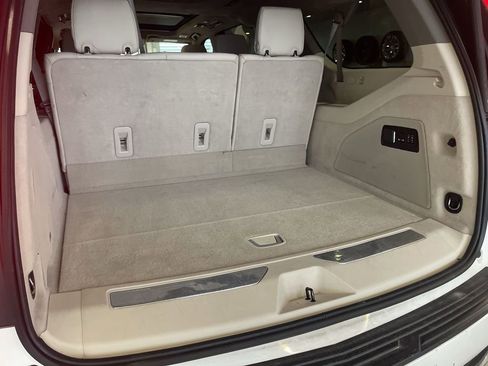 Used 2021 Cadillac Escalade ESV Premium Luxury Platinum image 15