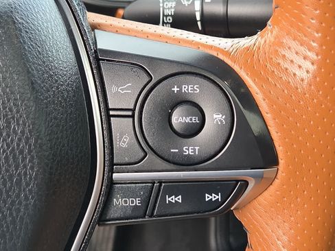 Used 2019 Toyota Avalon Limited FWD image 23