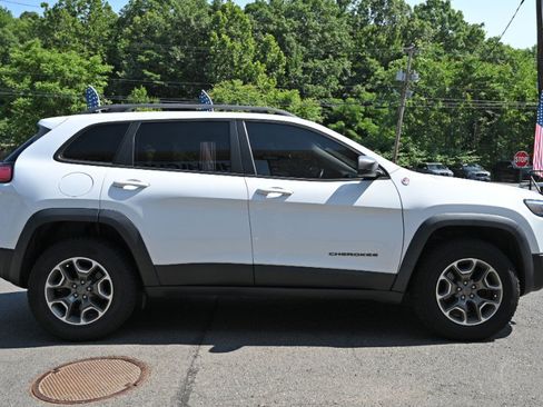 Used 2020 Jeep Cherokee Trailhawk AWD/4WD image 6