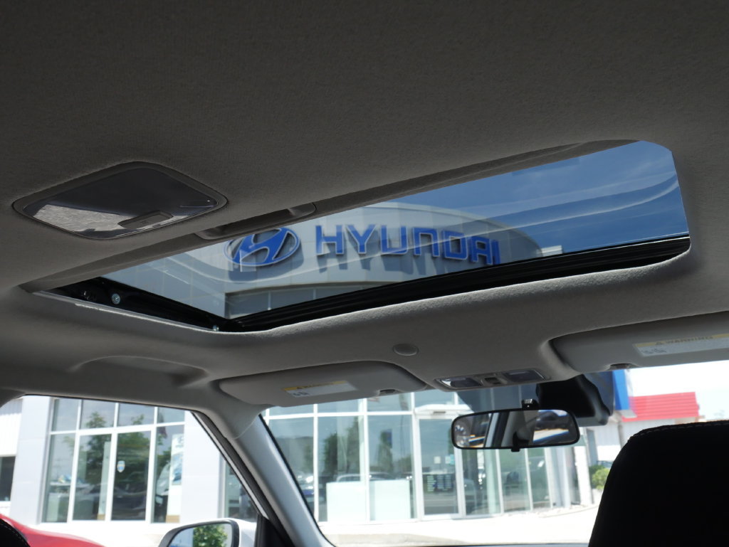 Used 2025 Hyundai Venue SEL FWD image 7