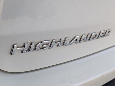 Used 2019 Toyota Highlander XLE FWD image 32