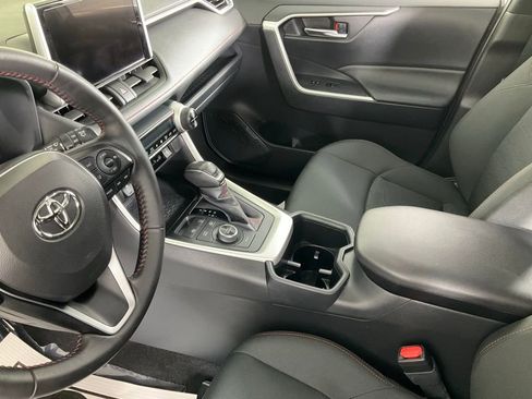 Used 2023 Toyota RAV4 SE image 12