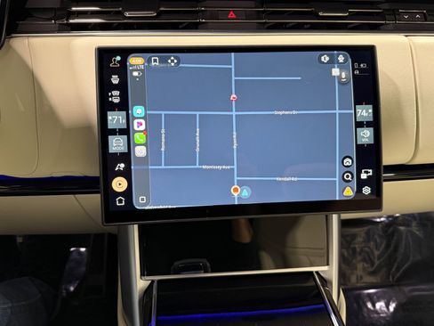 Used 2025 Land Rover Range Rover SE image 41