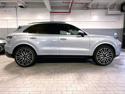 New 2026 Porsche Cayenne E-Hybrid AWD/4WD image 6