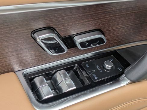 Certified 2023 Land Rover Range Rover SE image 13