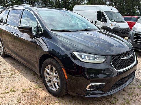 Used 2021 Chrysler Pacifica Touring-L FWD image 5