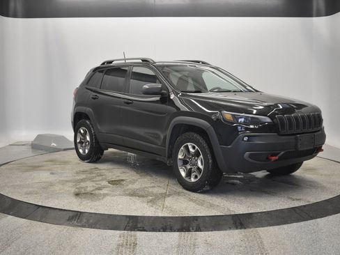 Used 2019 Jeep Cherokee Trailhawk w/ Cold Weather Group image 13