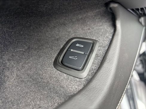 Used 2023 Chevrolet Corvette Stingray Convertible w/ Z51 Performance Package image 32