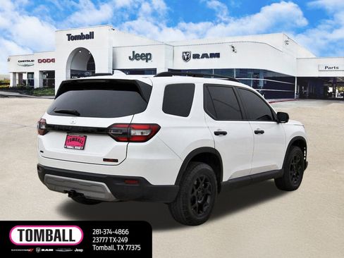 Used 2025 Honda Pilot TrailSport image 7