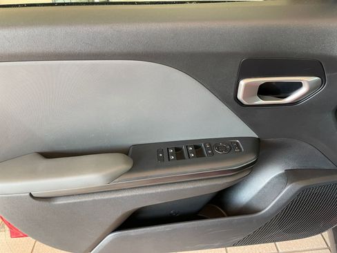 Used 2025 Kia K4 LXS image 18