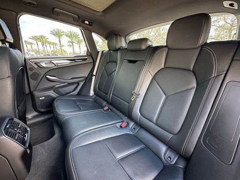 Certified 2022 Porsche Macan S image 38