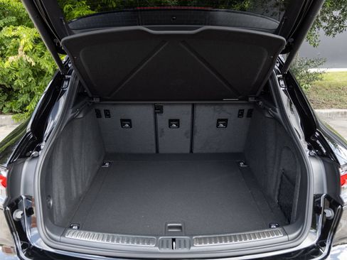 Certified 2026 Porsche Macan AWD/4WD image 30