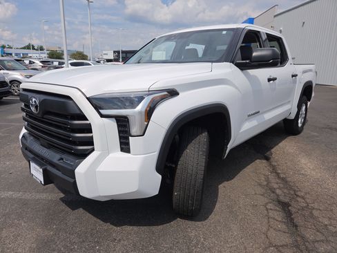 Used 2022 Toyota Tundra SR5 AWD/4WD image 3