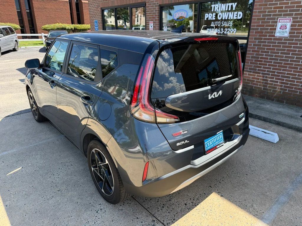 Used 2024 Kia Soul EX FWD image 2