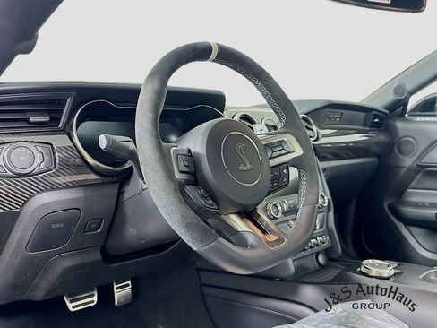 Used 2022 Ford Mustang Shelby GT500 w/ Carbon Fiber Track Pack image 9