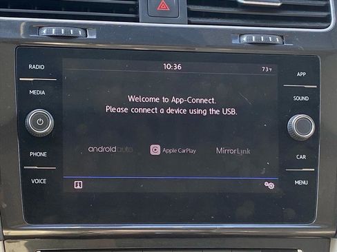 Used 2019 Volkswagen Golf SE image 9