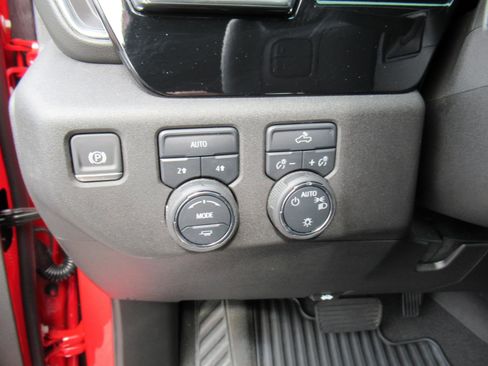 Used 2025 Chevrolet Silverado 1500 LT image 19