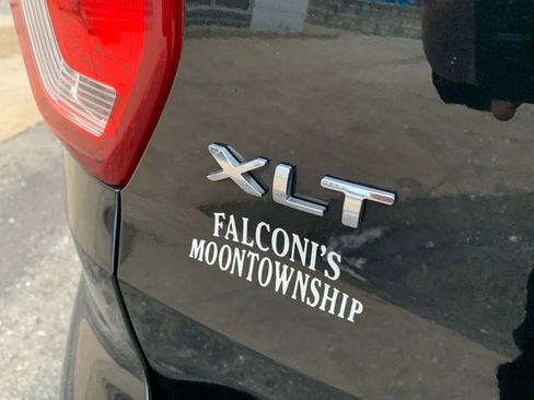 Used 2018 Ford Explorer XLT image 4