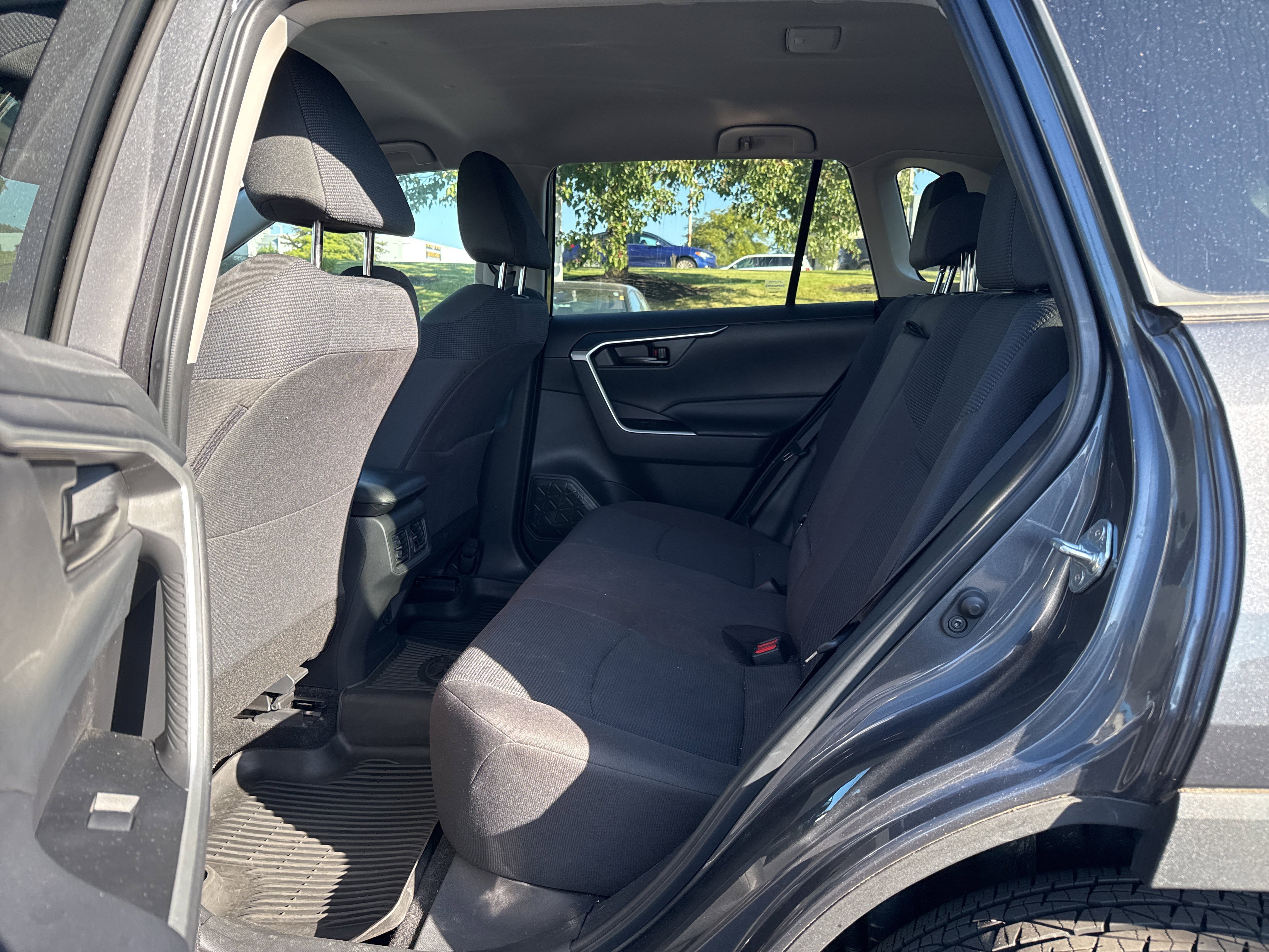 Used 2023 Toyota RAV4 LE AWD/4WD image 6