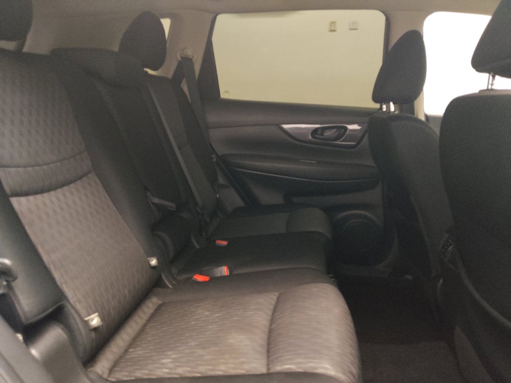 Used 2019 Nissan Rogue S FWD image 19