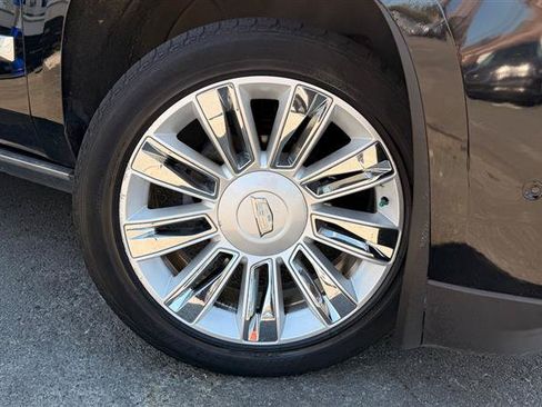 Used 2017 Cadillac Escalade Platinum AWD/4WD image 15