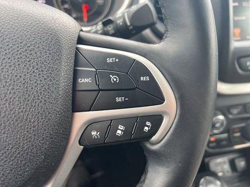 Used 2018 Jeep Cherokee Limited w/ Technology Group AWD/4WD image 9