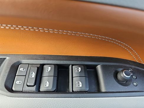 Used 2022 Jeep Compass Limited image 23