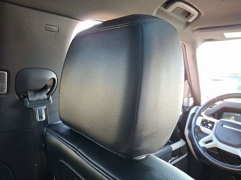 Used 2022 Land Rover Defender 90 X-Dynamic S image 14