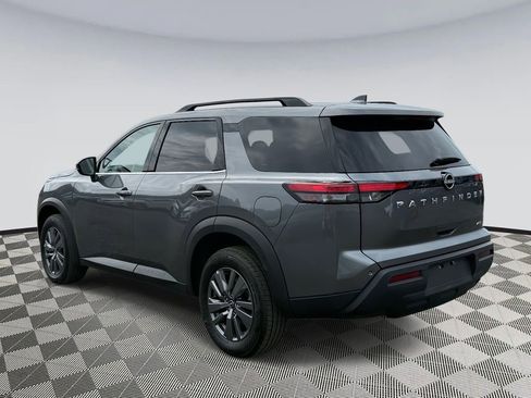 Used 2025 Nissan Pathfinder SV image 4