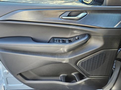 New 2025 Jeep Grand Cherokee Altitude image 23