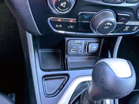 Used 2016 Jeep Cherokee Latitude image 22