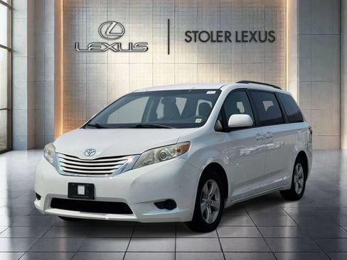 Used 2015 Toyota Sienna LE FWD image 1