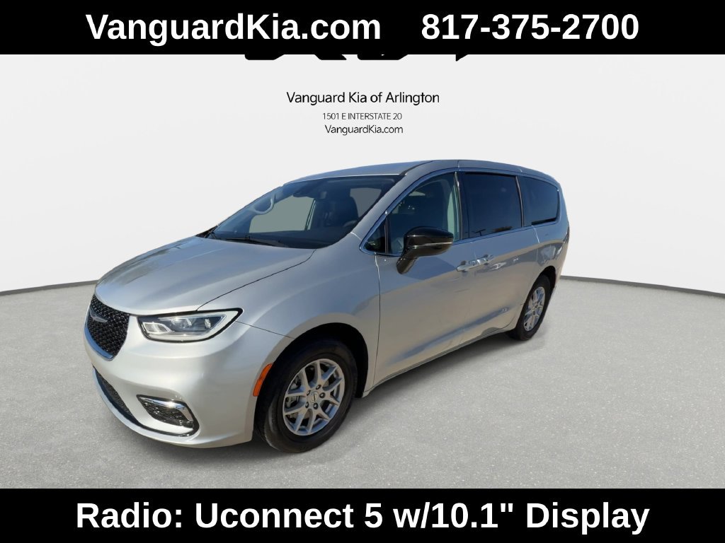 Used 2024 Chrysler Pacifica Touring-L FWD image 4