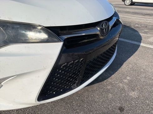 Used 2017 Toyota Camry SE w/ Moonroof Package image 9