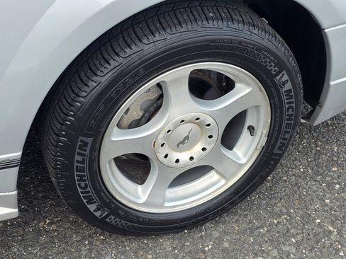 Used 2004 Ford Mustang Convertible image 18