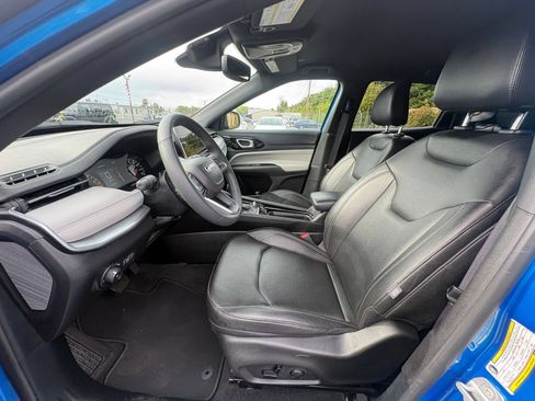 Used 2025 Jeep Compass Limited AWD/4WD image 28