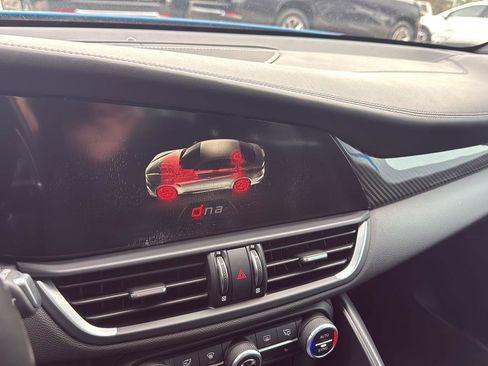 Used 2018 Alfa Romeo Giulia Quadrifoglio w/ Driver Assist Dynamic Package image 33