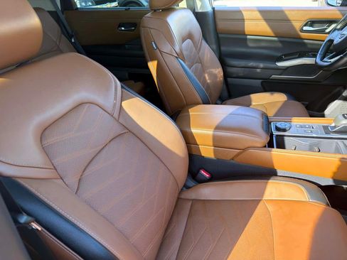 Used 2023 Nissan Pathfinder Platinum w/ Lighting Package (N93) AWD/4WD image 8