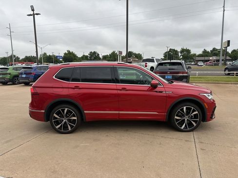Used 2024 Volkswagen Tiguan SEL R-Line AWD/4WD image 4