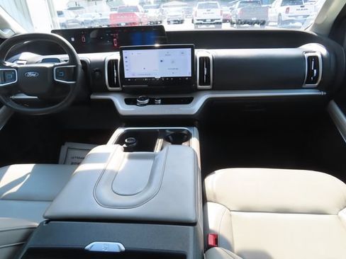 Used 2025 Ford Expedition Active AWD/4WD image 26